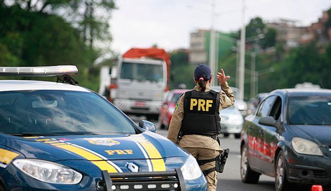 Polícias Rodoviária Federal e Militar realizaram operações (Foto: Joa Souza | Ag. A TARDE)