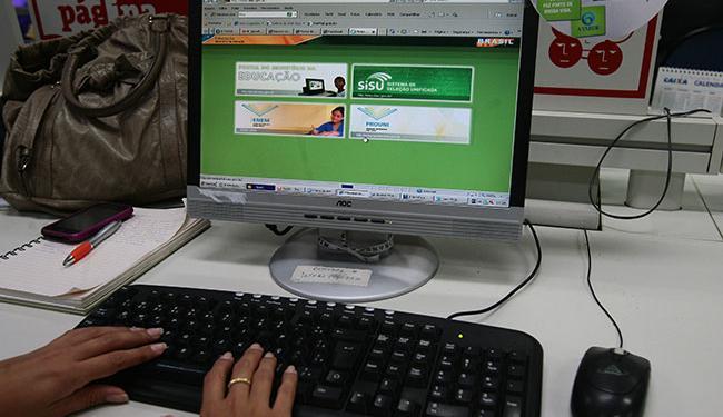 Estudantes serão convocados pelas instituições de acordo com a nota que tiraram no Enem de 2015 (Foto: Mila Cordeiro | Ag. A TARDE)