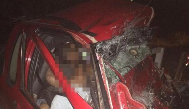 A pista precisou ser interdita para remoção dos corpos, mas já foi liberada nesta manhã (Foto: Goby Rios | Site Acorda Cidade)