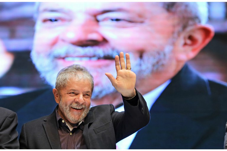 Lula sobreviveu ao 'mensalão' porque pôde mostrar, em 2006, que seu projeto o distinguia.