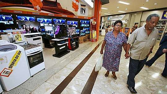 Código diz que a troca de produtos essenciais, como fogão e máquina de lavar, devem ser imediatas, mas na prática isto ainda não acontece. (Foto: Governo da Bahia)