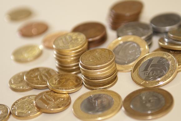 Lojas não podem estabelecer um valor mínimo para pagamento com os cartões de débito e crédito, afirma coordenadora do Procon (Foto: EBC)