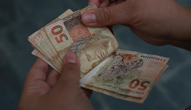 Salário começaria a valer a partir do dia 1º de janeiro de 2017 (Foto: Joá Souza | Ag. A TARDE)