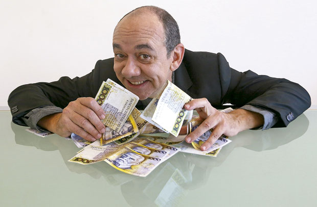 Na montagem, Frank Menezes interpreta um professor que ensina seus alunos a aplicarem a astúcia, a lábia, a argúcia, a agudeza, o paleio, a esperteza para 'se dar bem na vida'