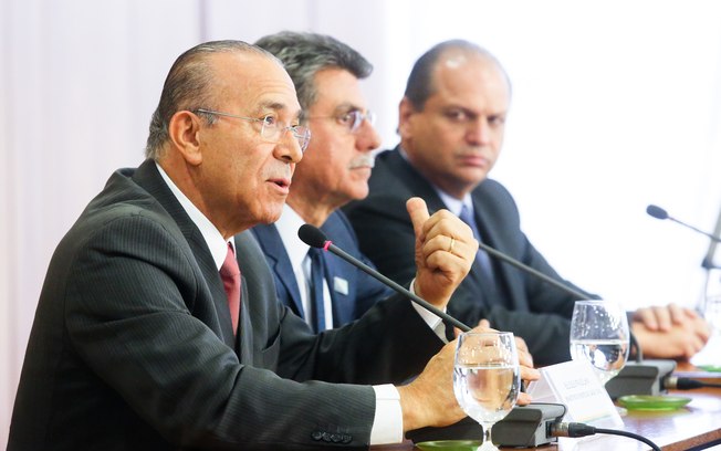 Chefes da Casa Civil, do Ministério do Planejamento, Desenvolvimento e Gestão e Ministério da Saúde concederam entrevista coletiva um dia depois de assumirem cargos