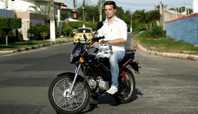 Gianluca Cafagna pilota cinquentinha há 4 meses (Foto: Adilton Venegeroles | Ag. A TARDE)