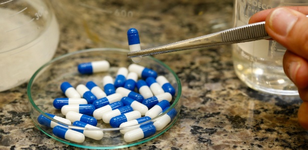 O defensor público criticou ainda o fato de os pesquisadores do grupo de Chierice não participarem dos estudos financiados pelo ministério