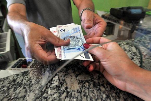 Banco Central decidiu que bancos são obrigados a trocar moeda ou cédulas falsas sacadas em caixa ou terminais de autoatendimento (Foto: Marcello Casal Jr./Agência Brasil)