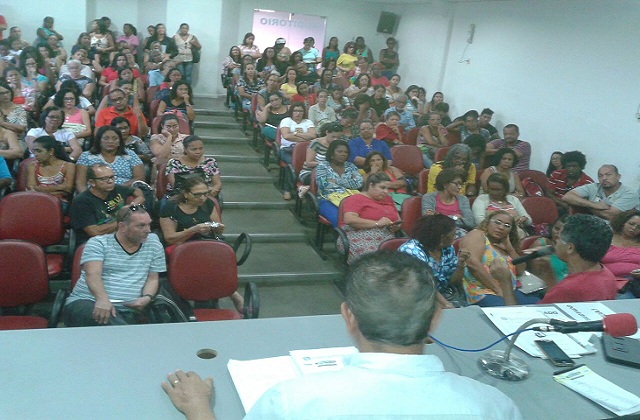 Professores aceitam proposta do governo e assinam acordo