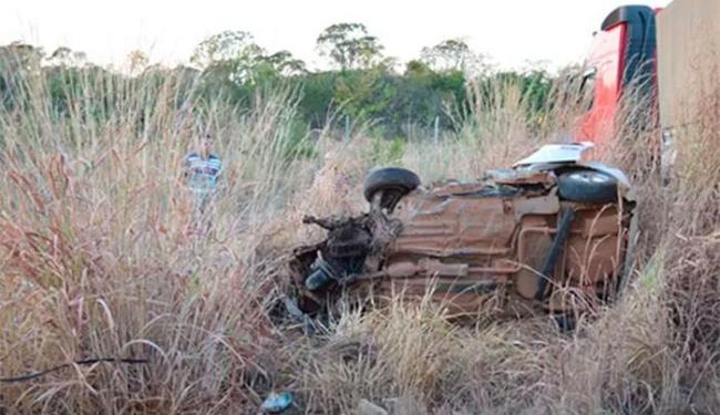 Os veículos bateram de frente; a suspeita é que o motorista do Pálio tenha cochilado (Foto: Reprodução | Blog Braga)