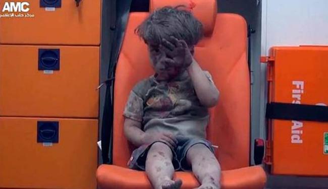 Aleppo - Ativistas do grupo Aleppo Media Center (AMC) divulgaram a imagem do menino Omran Daqneesh (Foto: Divulgação | Aleppo Media Center)