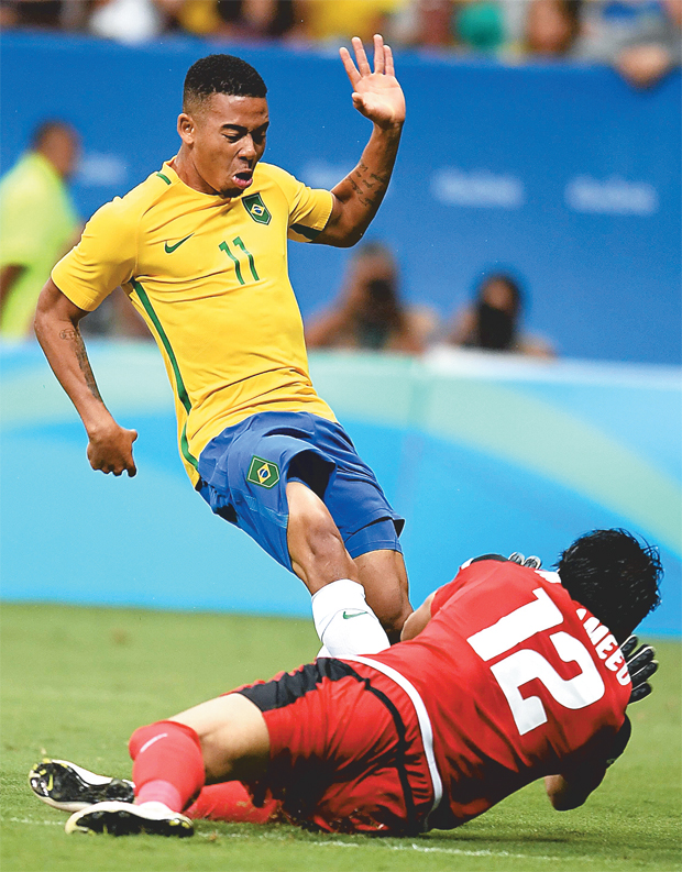 Bastante vaiado pela torcida brasileira, Gabriel Jesus, mais uma vez, perdeu ótimas oportunidades de gol (Foto: Evaristo Sa/ AFP)
