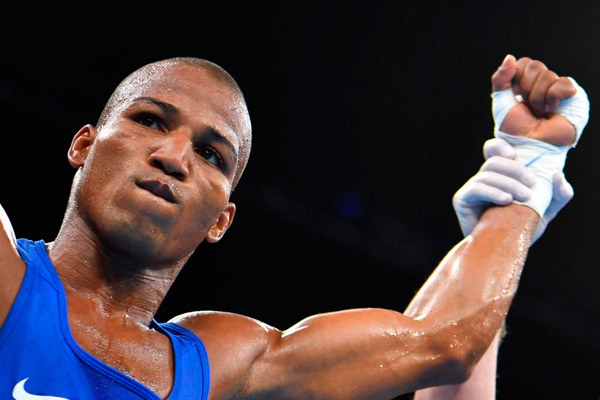 Robson garantiu pelo menos a medalha de bronze para o Brasil (Foto: AFP)