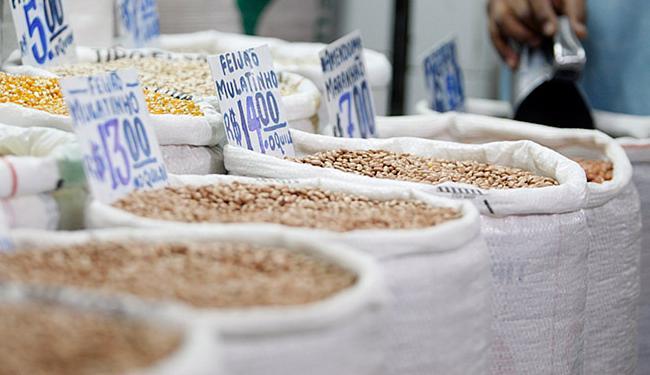 O feijão está entre os produtos que teve queda de preço em agosto (Foto: Raul Spinassé l Ag. A TARDE)