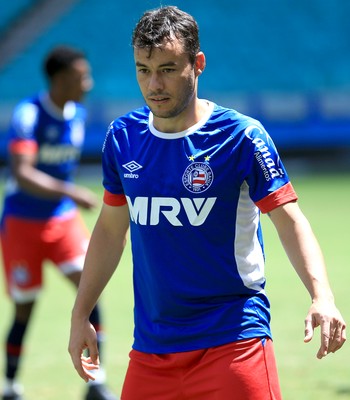 Renato Cajá pede apoio da torcida do Bahia (Foto: Felipe Oliveira/EC Bahia/Divulgação)