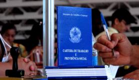 Carteira de Trabalho (Foto: Marcello Casal Jr/Agência Brasil)