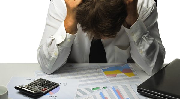 A ameaça de perda de emprego, segundo especialistas, pode ativar pensamentos destrutivos