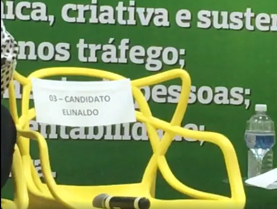 O único ponto de consenso entre os candidatos foram as críticas à cadeira vazia reservada ao candidato do Democratas (Foto: Reprodução)