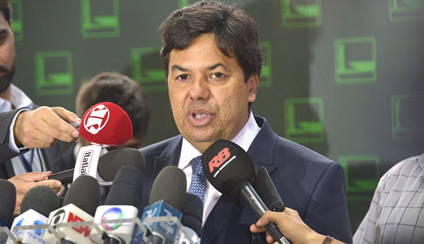 'Eles têm férias de 45 dias, aposentadoria especial, descanso pedagógico, piso nacional e até lanche grátis'. Que outro trabalhador possui tantas regalias? É preciso enxugar tudo isso ou o país continuará quebrado', dizem burocratas do MEC ( Imagem: Agência Brasil)