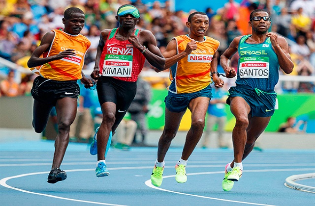 Odair chegou a liderar a prova, mas foi ultrapassado pelo atleta do Quênia nos metros finais (Foto: AFP/Correio)