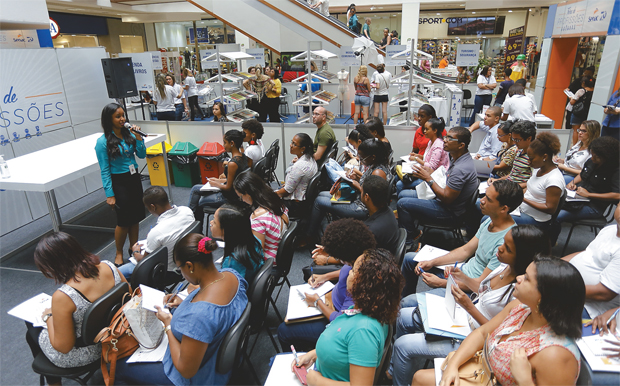 Primeira Feira de Profissões do Senac acontece até sábado no Shopping Piedade (Foto: Marina Silva/CORREIO)
