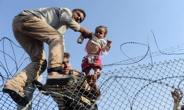 A fuga da guerra (Foto: AFP)