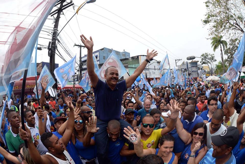 Time azul vence e Elinaldo é o novo prefeito de Camaçari