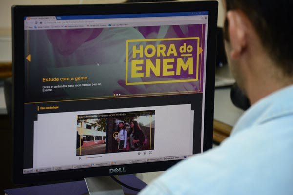 Provas do Enem estão marcadas para os dias 5 e 6 de novembro e vão começar uma hora mais cedo por causa do horário de verão