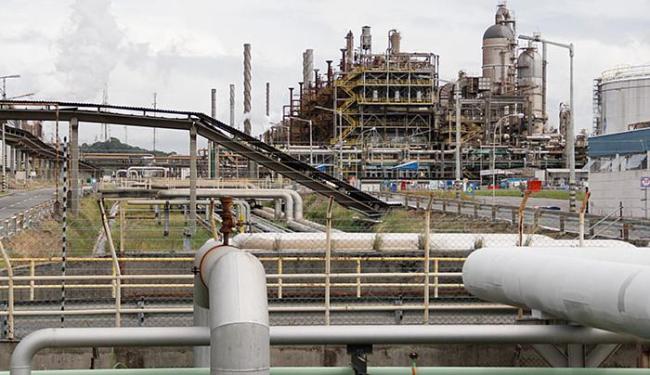 A produção da indústria baiana amarga uma queda de 4,3% no acumulado do ano (Foto: Joá Souza l Ag. A TARDE)