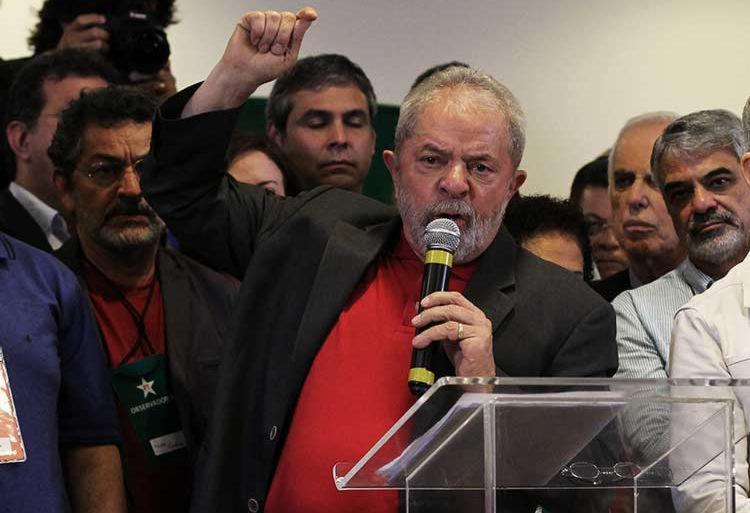 O ex-presidente diz que 'essa caçada' começou na campanha presidencial de 2014