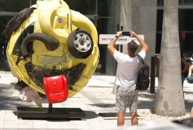 Campanha convoca transeuntes a compatilharem a imagem nas redes sociais (Foto: Divulgação)