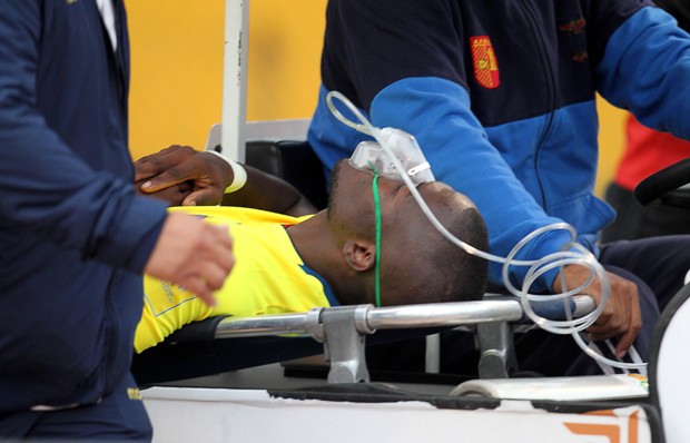 Jogador Enner Valencia saiu de estádio de ambulância e frustrou ação da polícia (Foto: Guillermo Granja/Reuters)