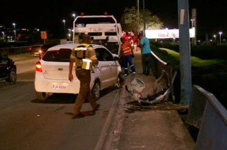 Trânsito ficou congestionado no local e precisou ser auxiliado pela Transalvador (Foto: Reprodução/Record Bahia)