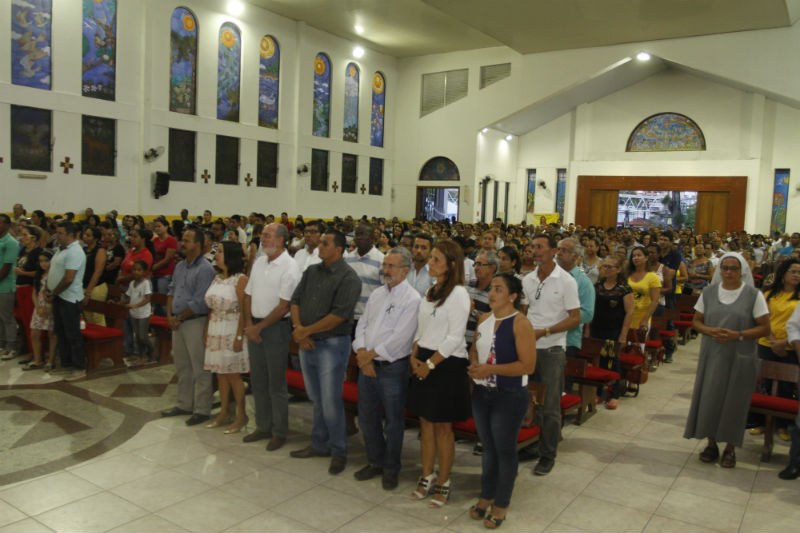 Centenas de pessoas lotaram a Catedral São Thomaz de Cantuária (Foto: Adenilson Nunes)