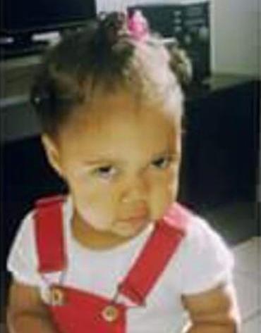 Beatriz, de 1 ano e 3 meses, foi atingida na cabeça (Foto: Reprodução)