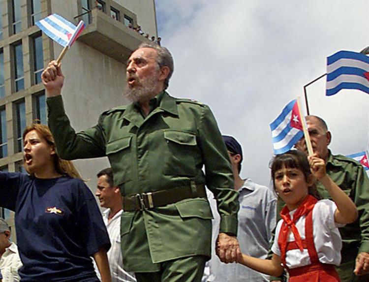 Fidel durante o desfile cívico de Cuba (Foto: AFP)