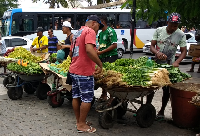 Elinaldo afirmou que ordenará o centro da cidade