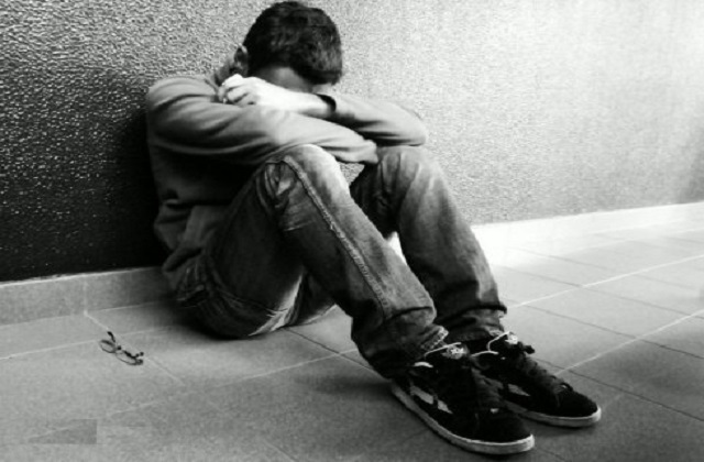 (...)Disse-me, porém, o SENHOR: Ainda que Moisés e Samuel se pusessem diante de mim, não estaria a minha alma com este povo; lança-os de diante da minha face, e saiam. E será que, quando te disserem: Para onde iremos? Dir-lhes-ás: Assim diz o Senhor: Os que para a morte, para a morte, e os que para a espada, para a espada; e os que para a fome, para a fome; e os que para o cativeiro, para o cativeiro. (Jeremias 15:1,2)