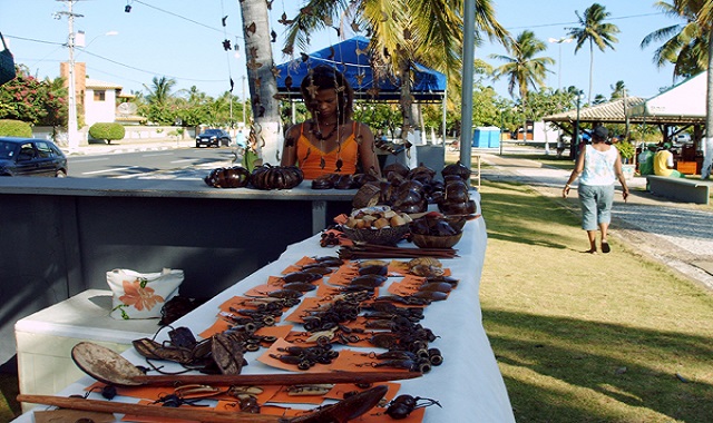 Teve início em dezembro e segue até 05 de março, a tradicional Feira de Verão de Guarajuba (Foto: ARQUIVO | PMC)