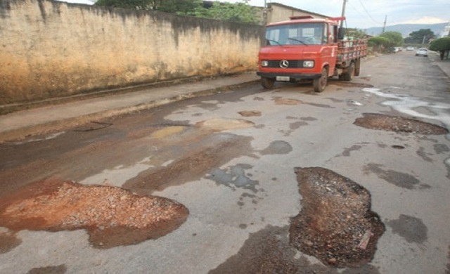 A manutenção das ruas de muitos municípios brasileiros foi totalmente abandonadas (Foto: Ilustração)