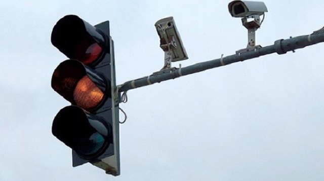 Infração comum no dia a dia, resultado da pressa cotidiana, criminalidade nas ruas ou mesmo devido a falhas no próprio semáforo, que obriga o condutor à avançar o sinal (Foto: Ilustrativa)