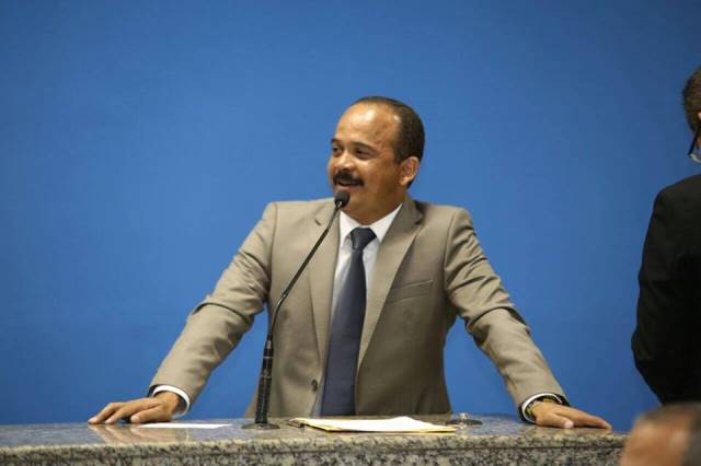 Prefeito Antônio Elinaldo (DEM) na abertura dos trabalhos legislativos da Câmara Municipal de Camaçari (Foto: ASCOM/Gilvan Souza)