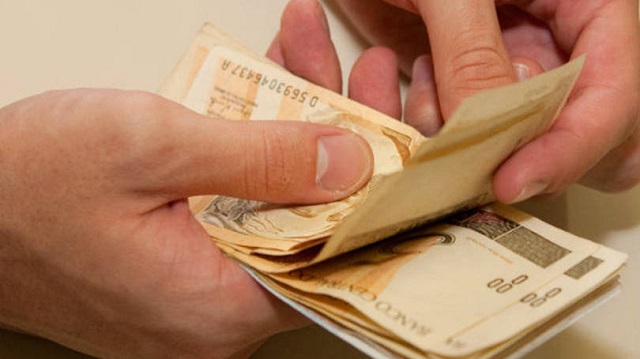 O contribuinte deve acessar a página da Receita Federal na internet ou ligar para o número 146. O pagamento será feito até o dia 15 de fevereiro (Foto: Reprodução)