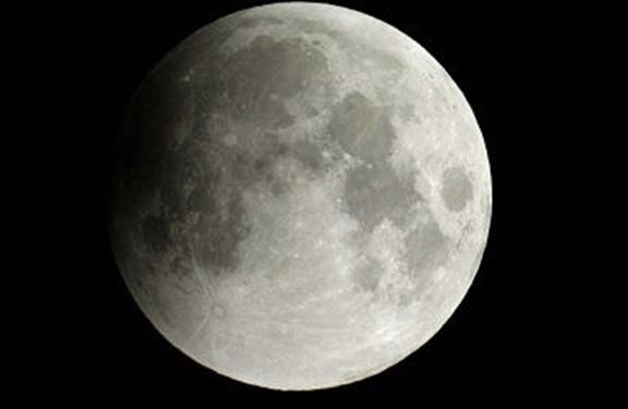 O eclipse penumbral é um fenômeno astronômico que ocorre quando a lua entra na região da penumbra da Terra