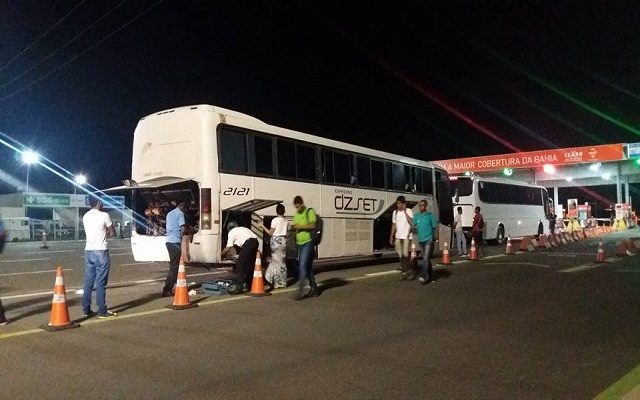 O 13C que faz o roteiro para a Unime e a Mauricio de Nassau apresentou falha mecânica e ficou parado no pedágio da Via Cascalheira