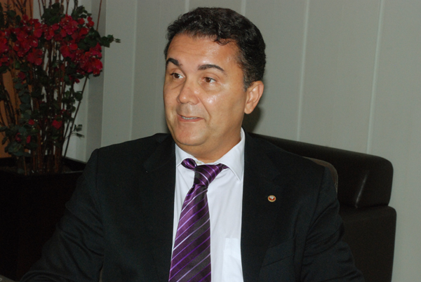 O promotor Dr. Luciano Pita entrou com um novo pedido para o fechamento do Centro Comercial de Camaçari, a feira, em virtude dos riscos que o local oferece aos permissionários e à população em geral