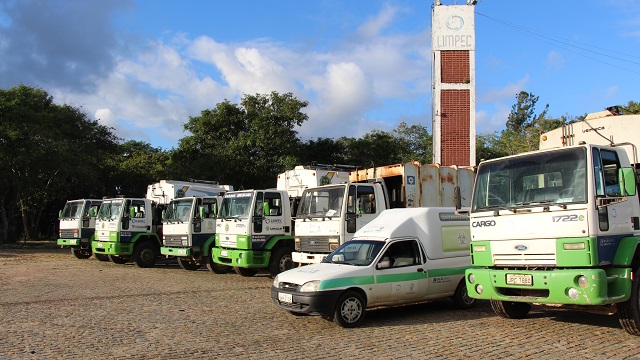 Os funcionários da Limpec estão sendo orientados a informarem à todos os clientes que estes deverão procurar a empresa Naturalle, ou que prepostos da mesma entrarão em contato, para dar continuidade ao serviço antes feito pela Limpec