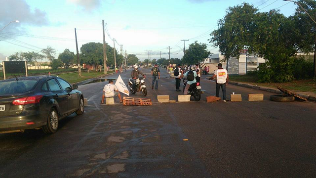 Bloqueio na altura do Hospital Geral de Camaçari (HGC)
