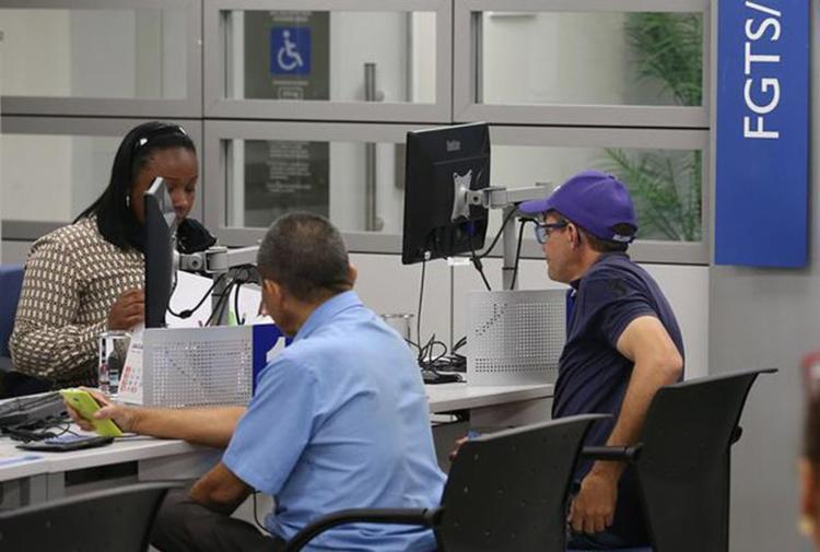 Trabahador poderá usar até 10% do saldo do FGTS como garantia para emprésimo consignado (Foto: Fabio Rodrigues Pozzebom l Agência Brasil)