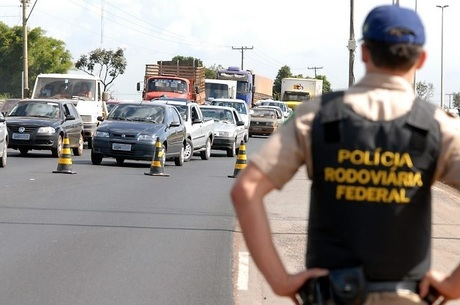 A PRF restringiu o tráfego de alguns tipos de combinações de veículos em razão da segurança (Foto: Folha Vitória - Cidades 4)